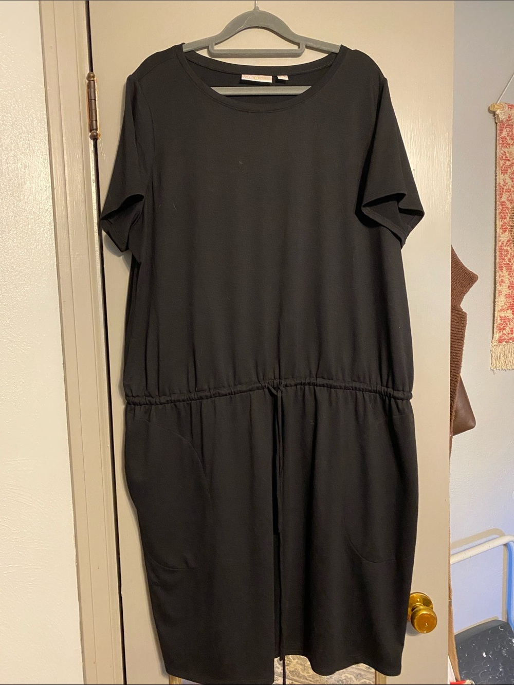 Women’s Black Short Sleeve Midi Drawstring-Waist Dress